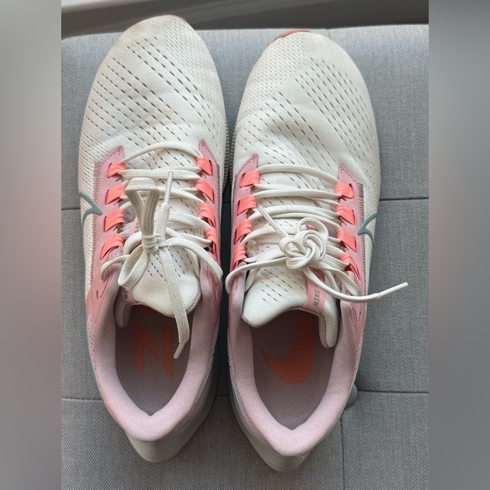 Nike Women's Cream and Pink Athletic Shoes